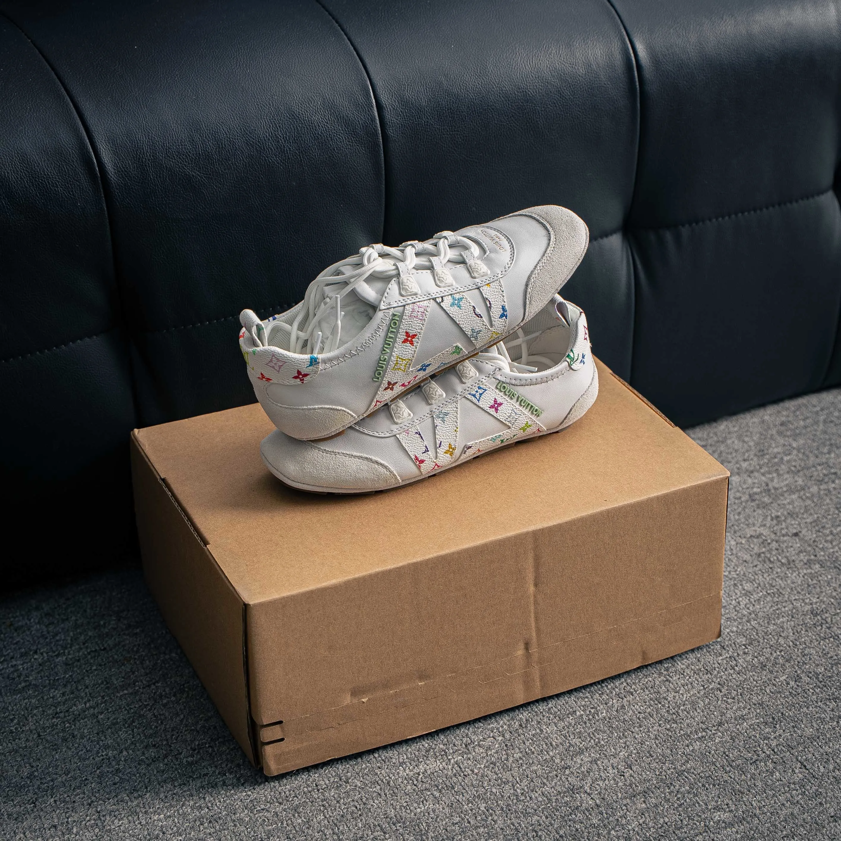 LV SNEAKERWA Sneakers LV Sneakenina Sneakers Cowhide Leather ， mono grammar Canvas LV ， Shoes